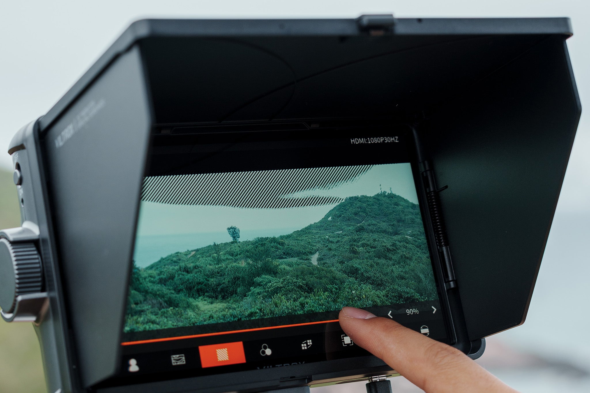 Camera Monitor with focus peaking Function