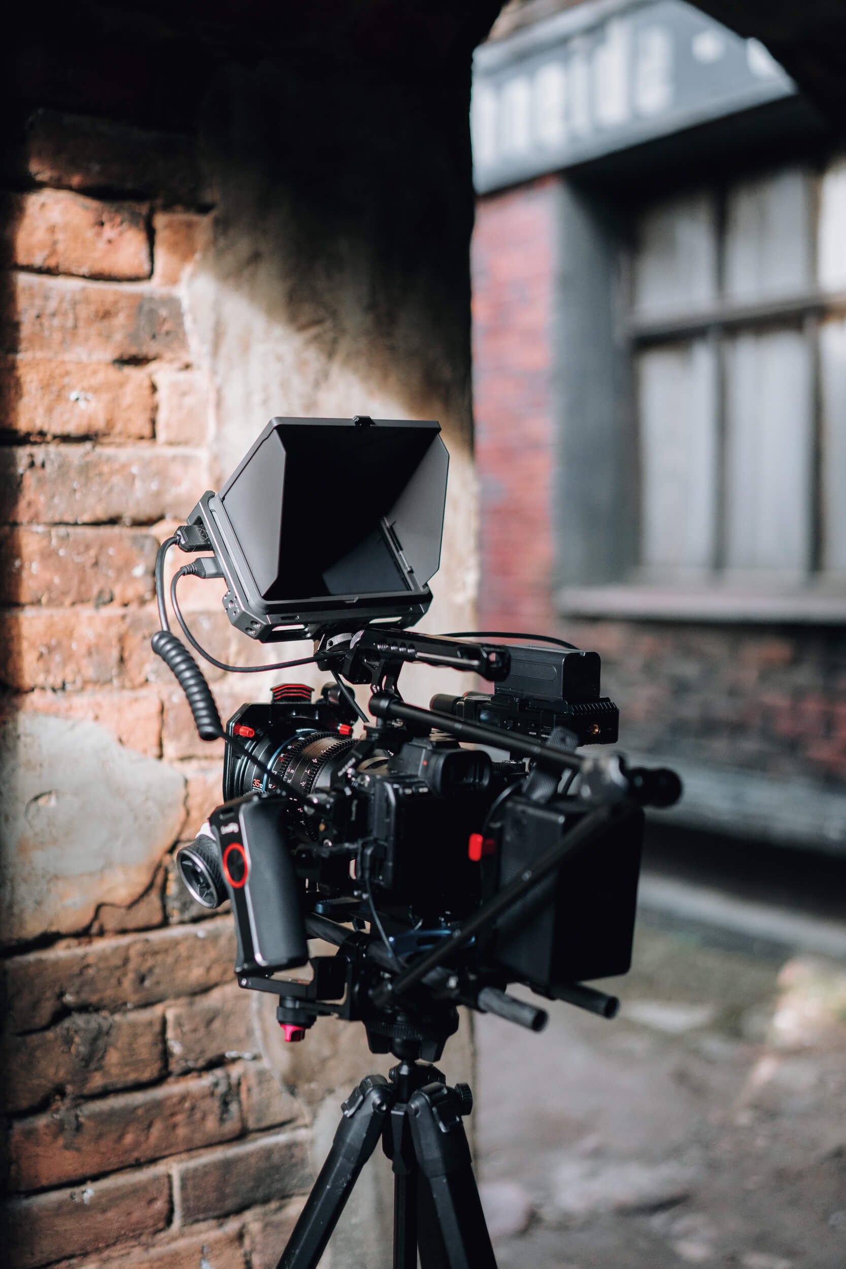 6-inch FHD 1080P IPS monitor