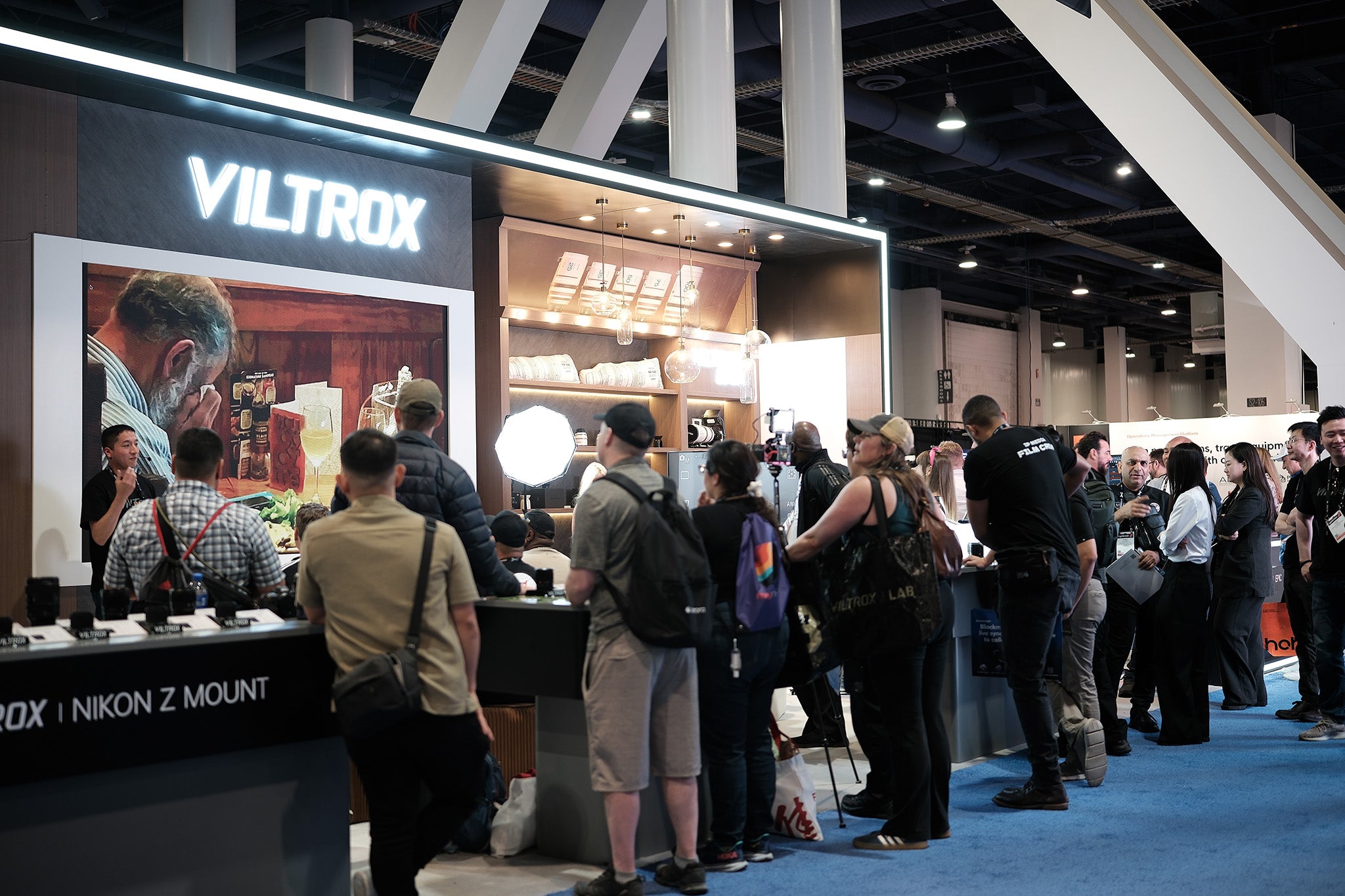 Viltrox DC-L1 monitor