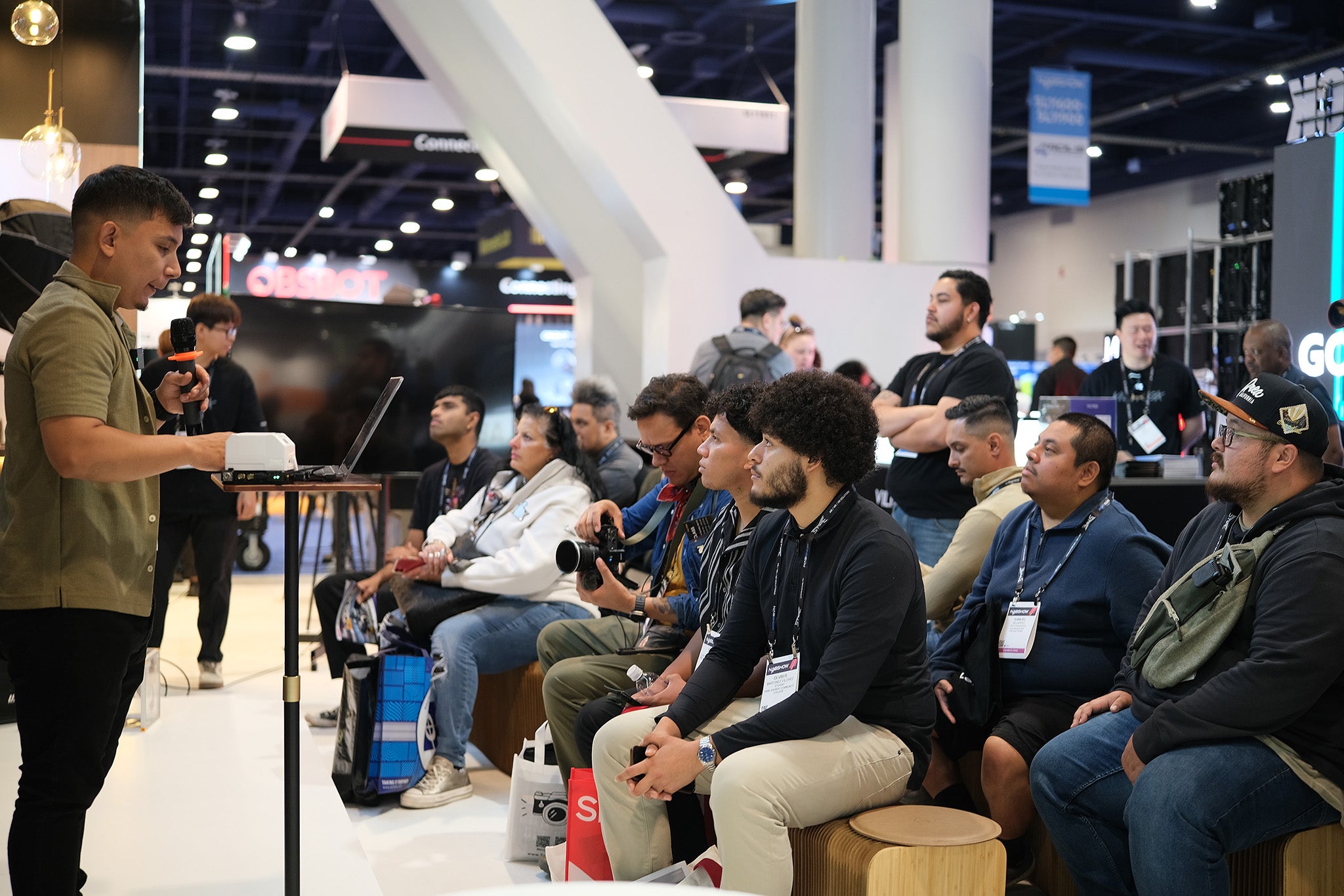 Viltrox DC-L2 monitor